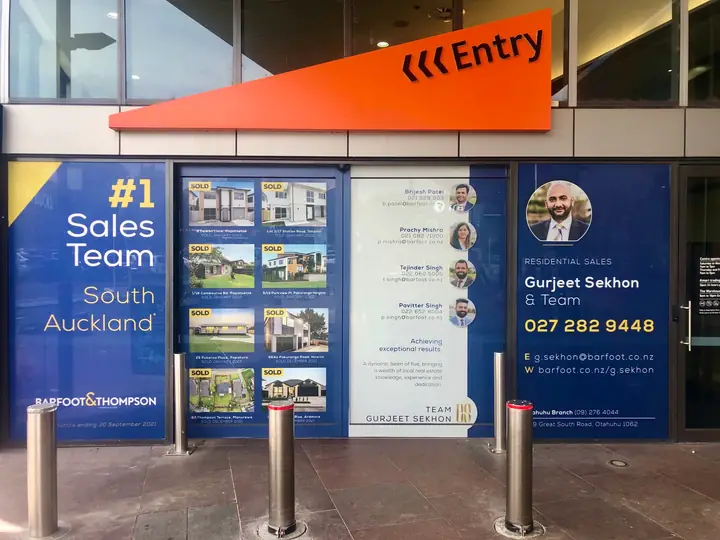 Team Gurjeet Sekhon display at Sylvia Park, January 2022: “#1 Sales Team South Auckland”, six months ending 30 September 2021